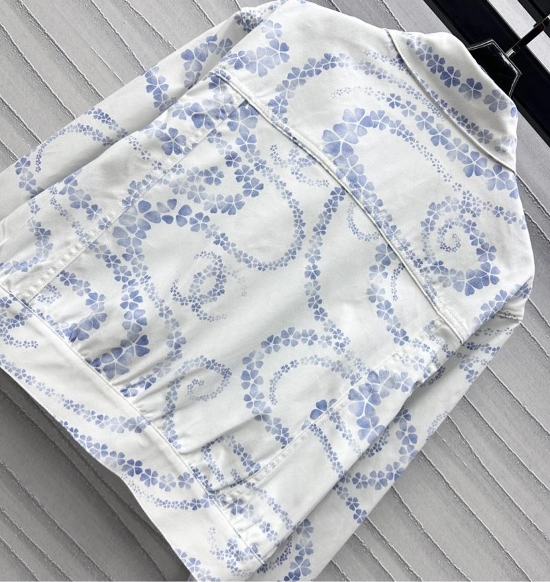Chanel Outwear Lightweight 108132