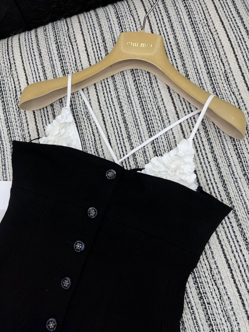 Chanel Outwear Unique 109781