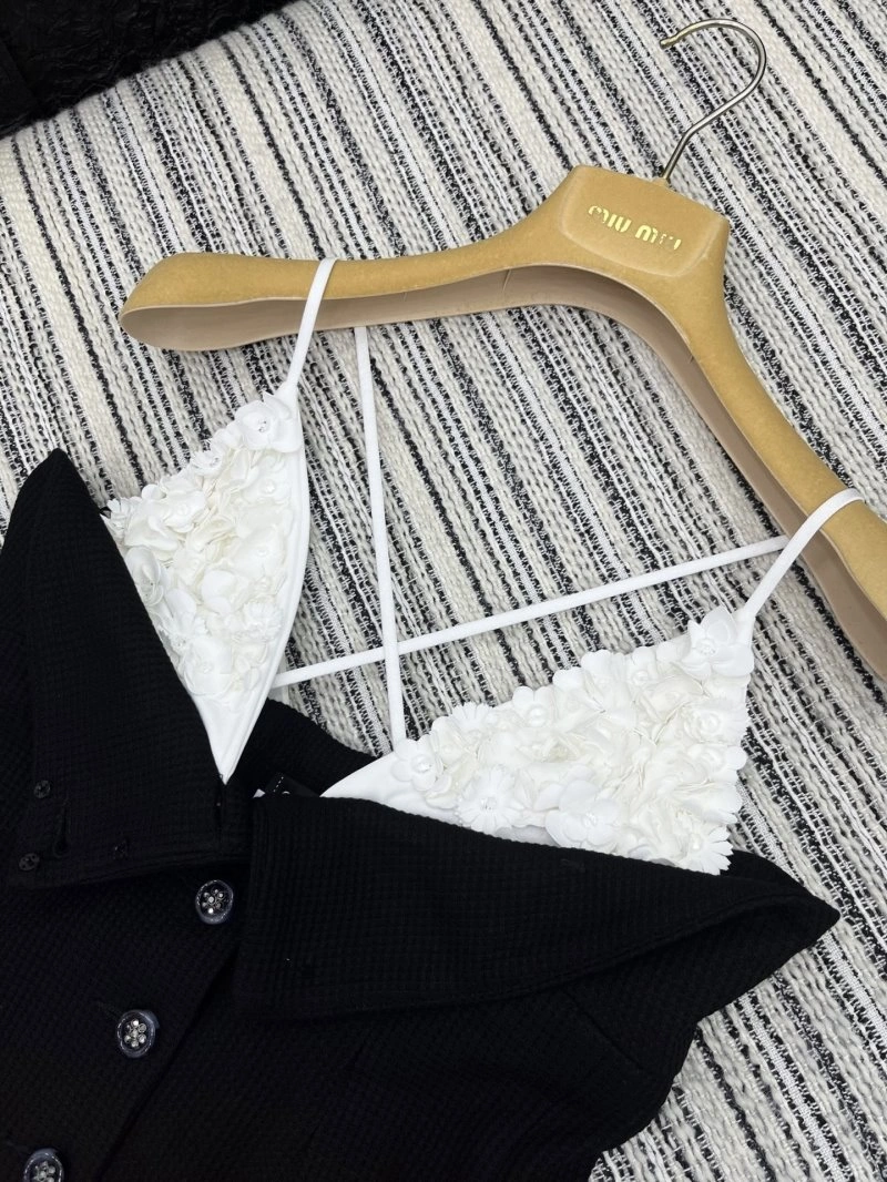 Chanel Outwear Unique 109781