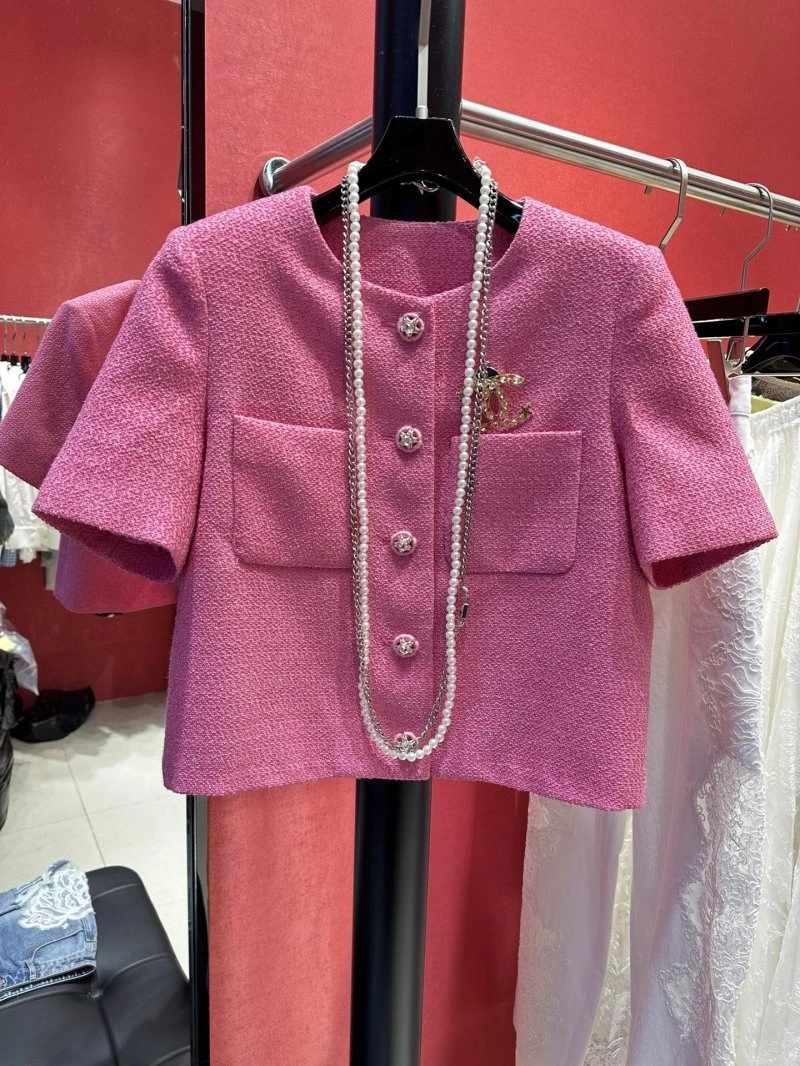 Chanel Outwear Elegant 109786