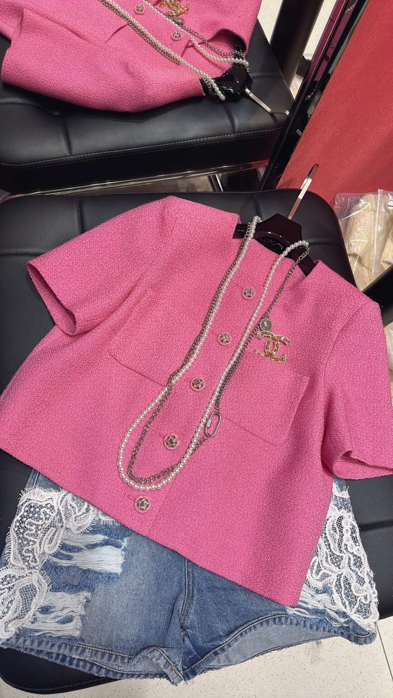 Chanel Outwear Elegant 109786