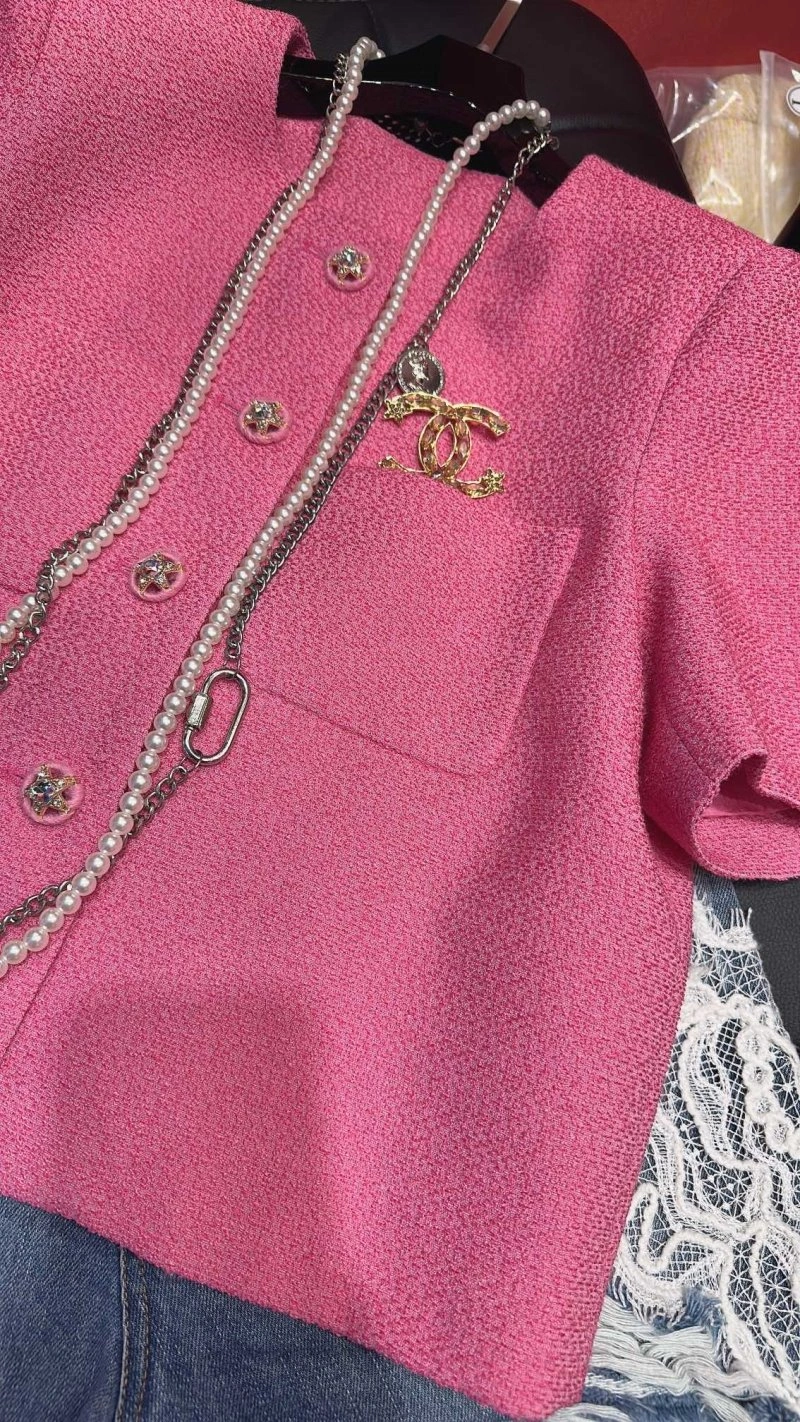 Chanel Outwear Elegant 109786
