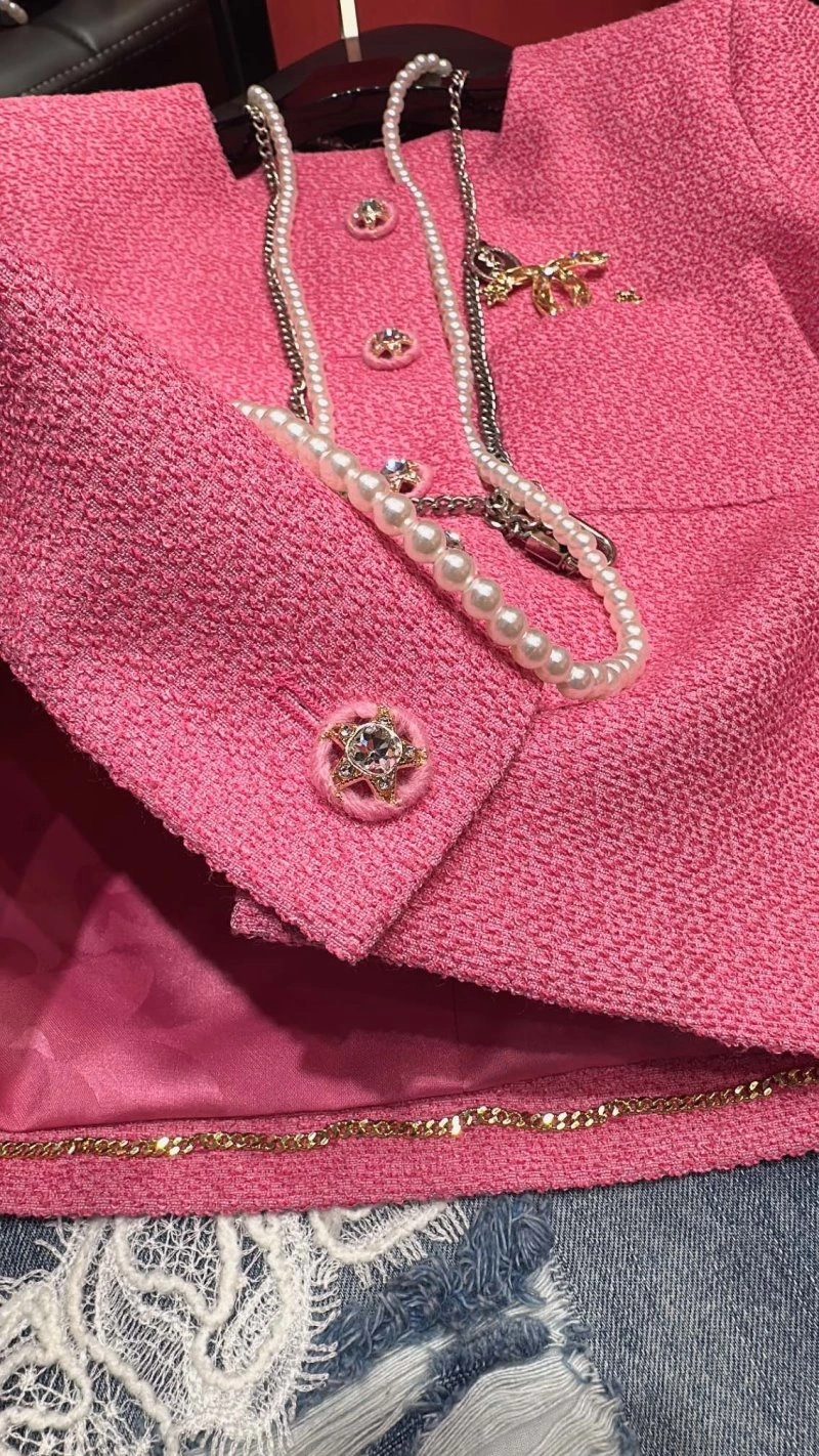 Chanel Outwear Elegant 109786
