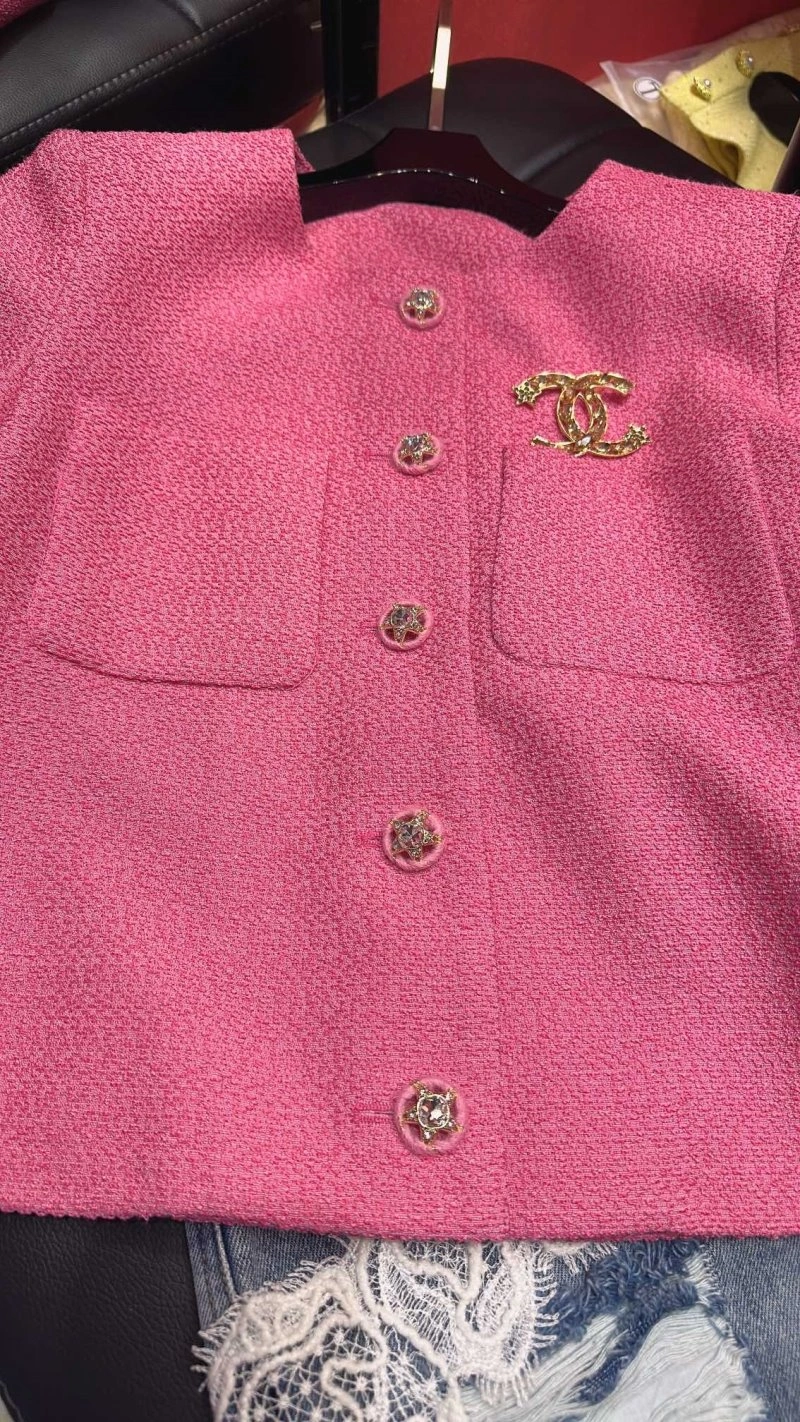 Chanel Outwear Elegant 109786