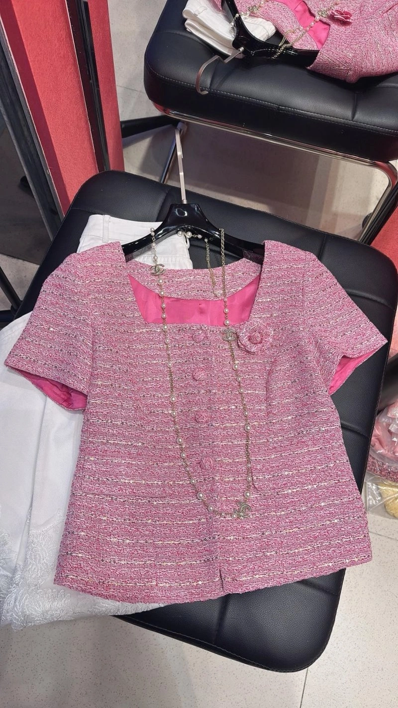 Unisex Chanel Outwear 109788