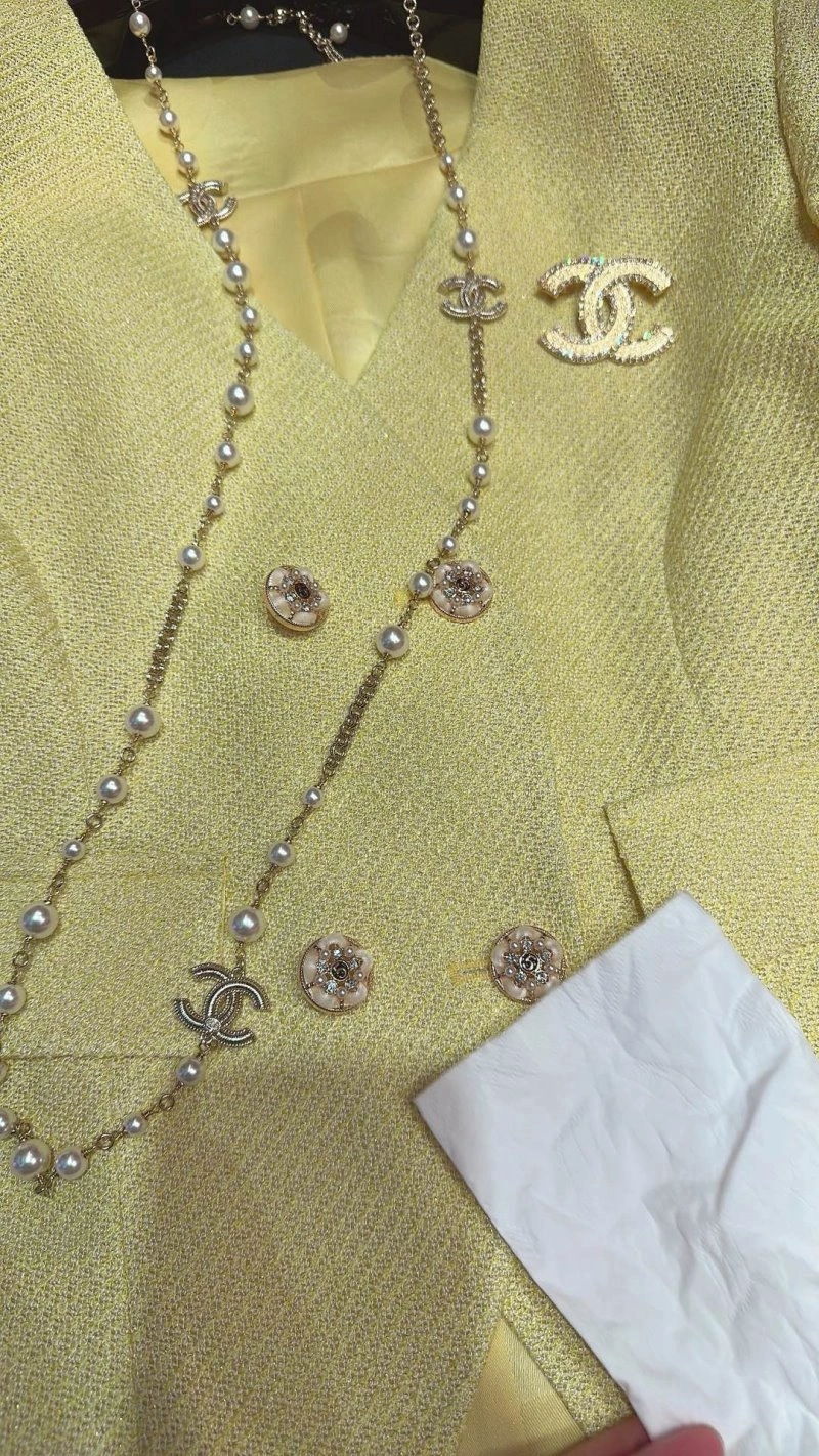 WrinkleFree Chanel Outwear 109802