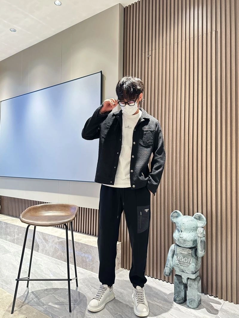 Chanel Outwear Comfortable 111161