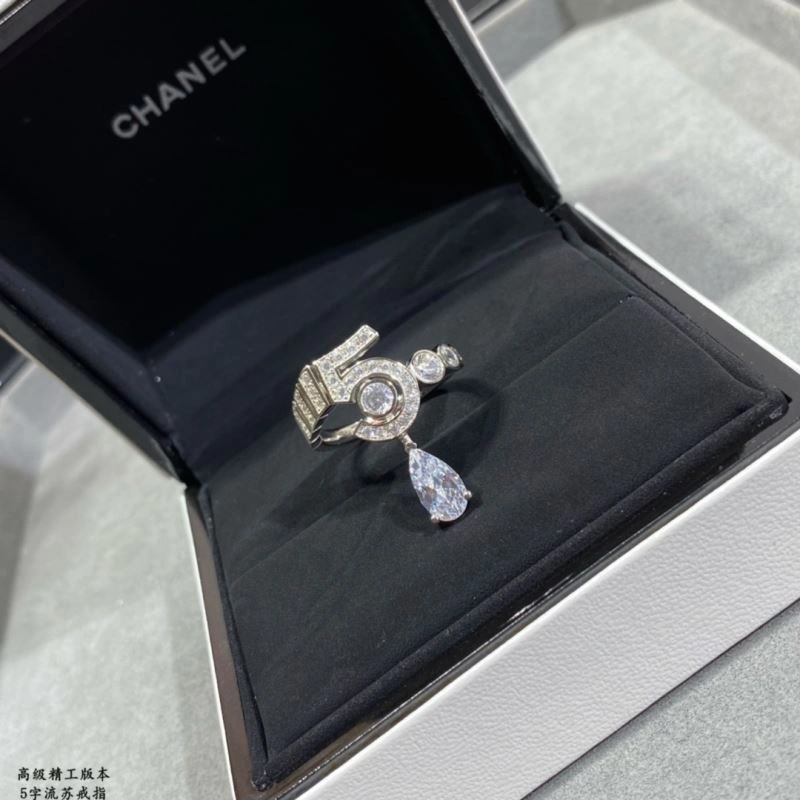 Supportive Chanel Rings 226519