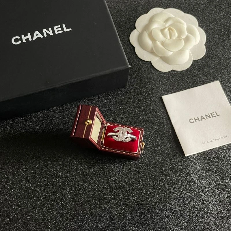 Effortless Chanel Rings 225708
