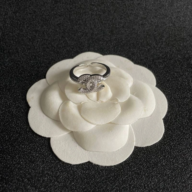 Effortless Chanel Rings 225708