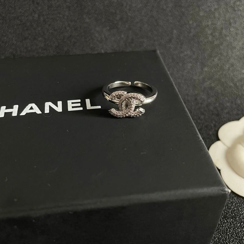 Effortless Chanel Rings 225708