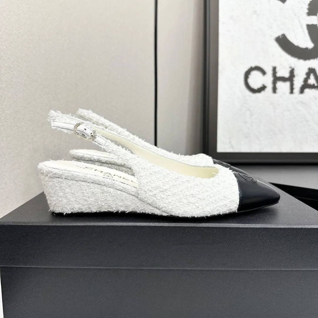 Resilient Chanel Sandals 18455