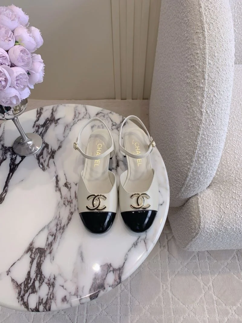 Sleek Chanel Sandals 19049