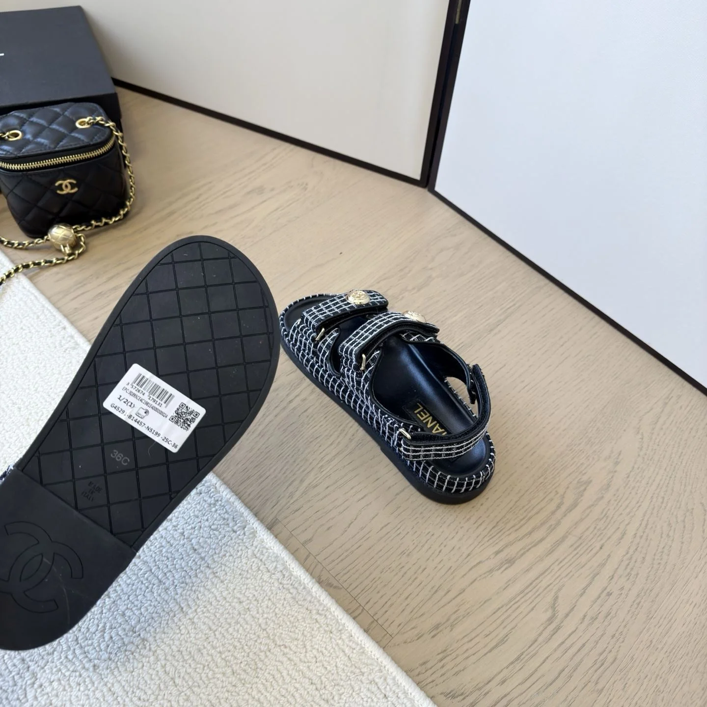 Chanel Sandals Sleek 18001