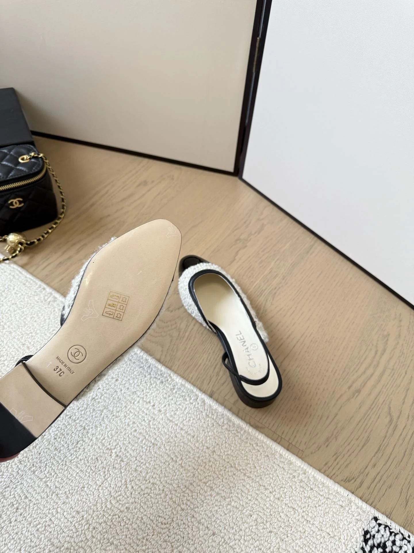 EyeCatching Chanel Sandals 17991