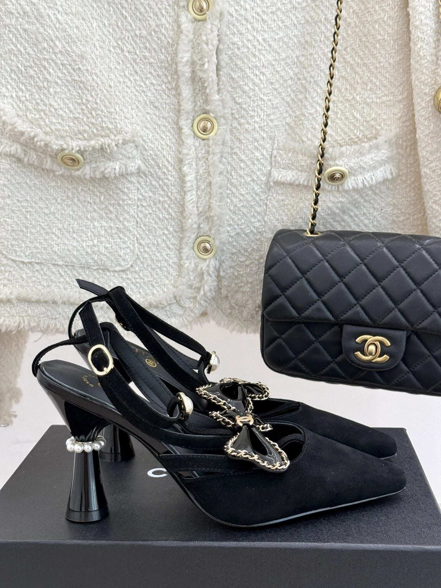 Effortless Chanel Sandals 17986
