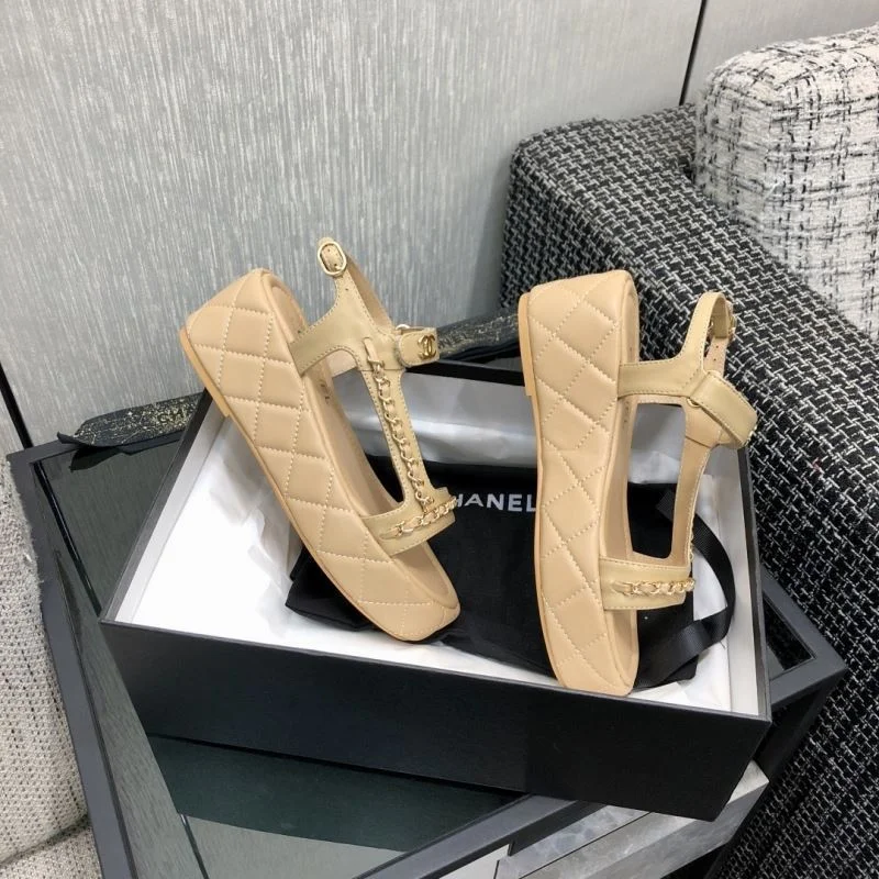 Chic Chanel Sandals 17816