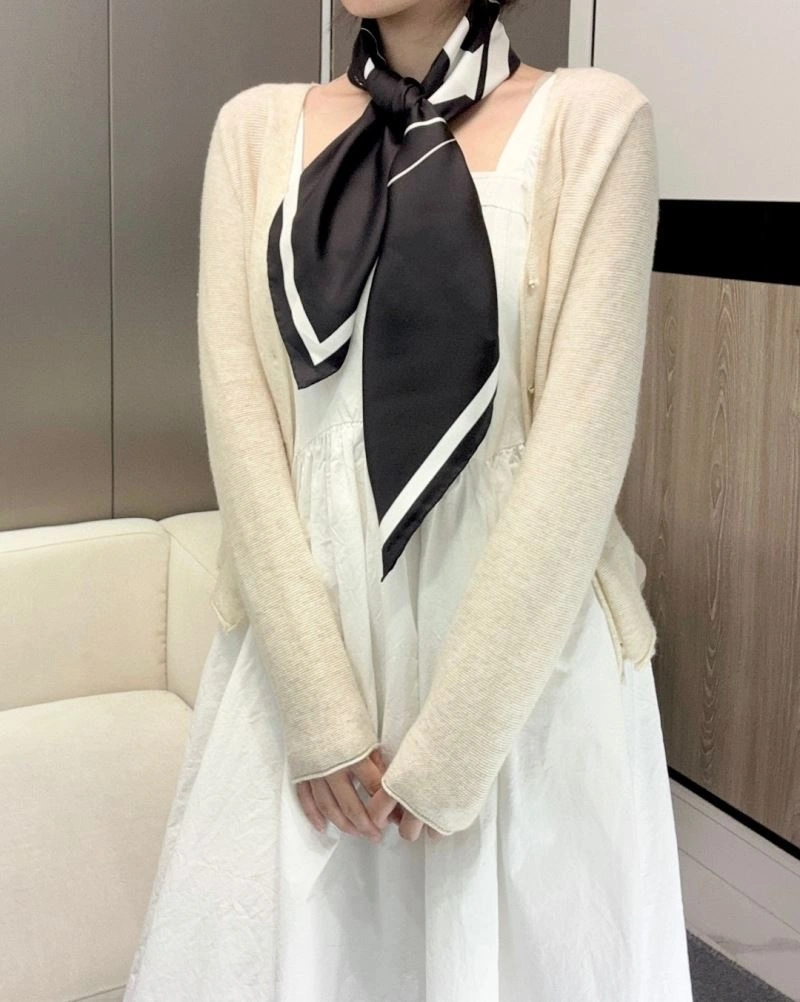 TechFriendly Chanel Scarf 271274