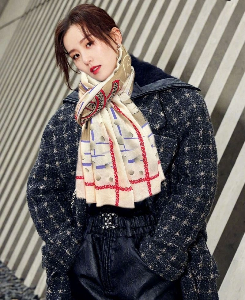 Lightweight Chanel Scarf 271236