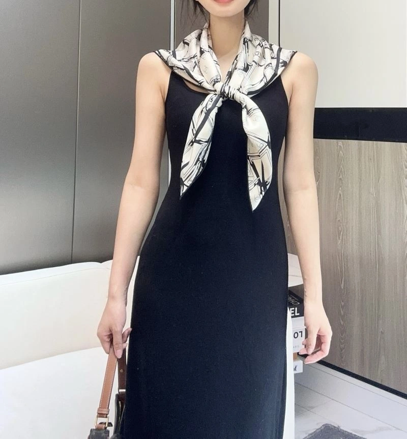 Supportive Chanel Scarf 271206