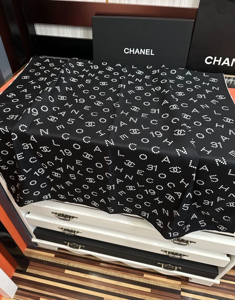 TechFriendly Chanel Scarf 272017