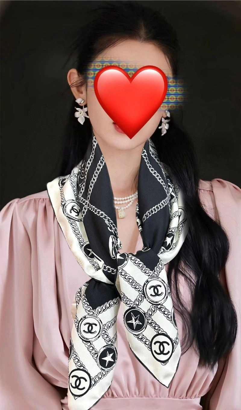 Chanel Scarf TechFriendly 271997