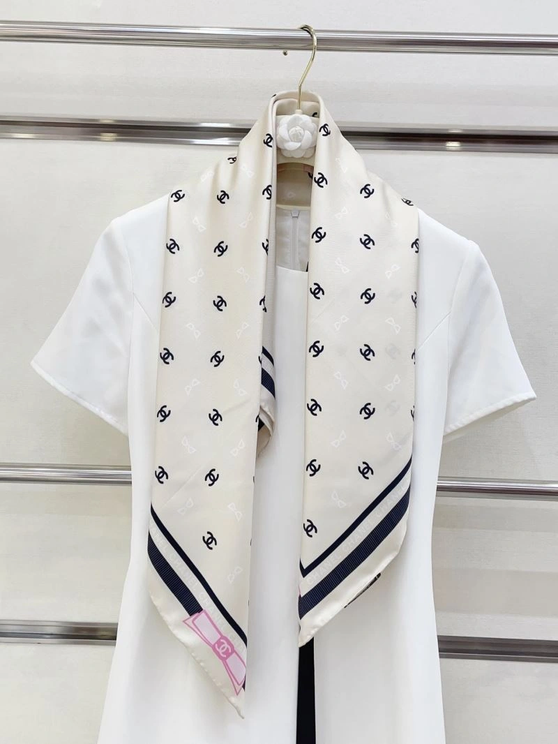 Compact Chanel Scarf 271976