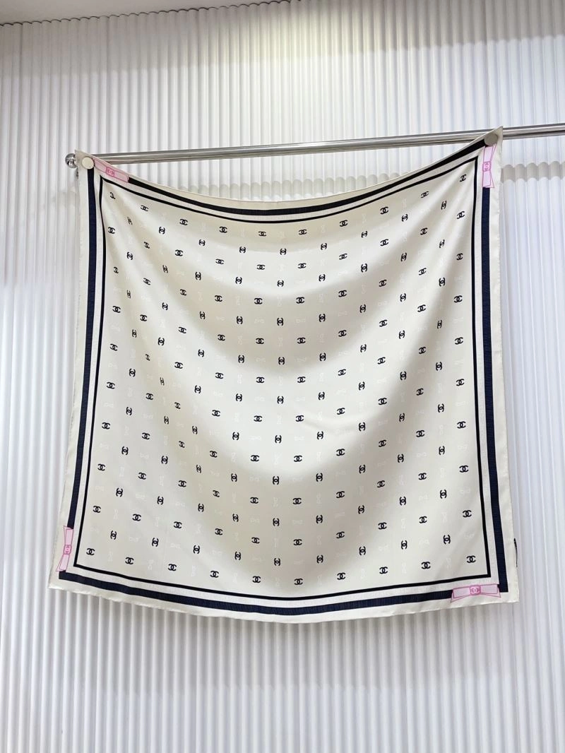 Compact Chanel Scarf 271976