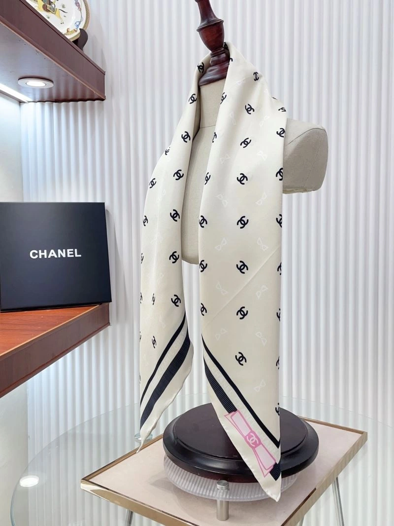 Compact Chanel Scarf 271976