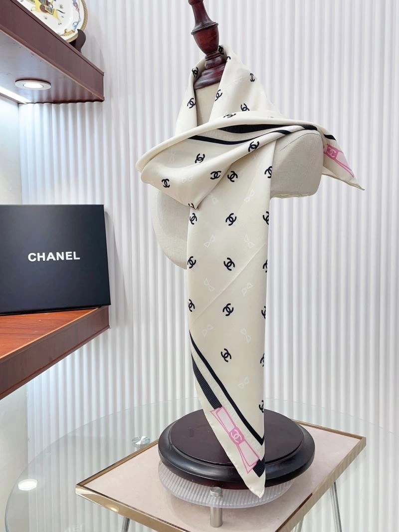 Compact Chanel Scarf 271976