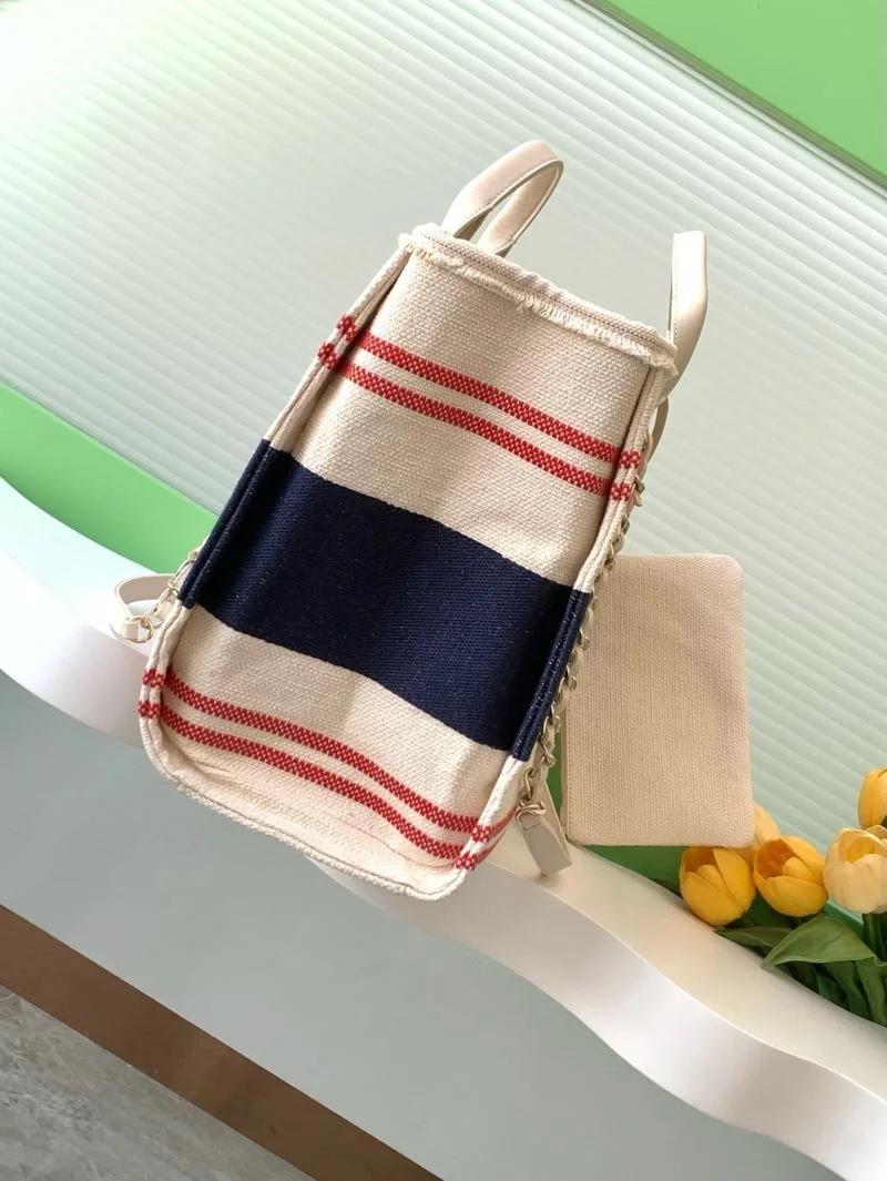Chanel Shopping Bags UrbanChic 52695