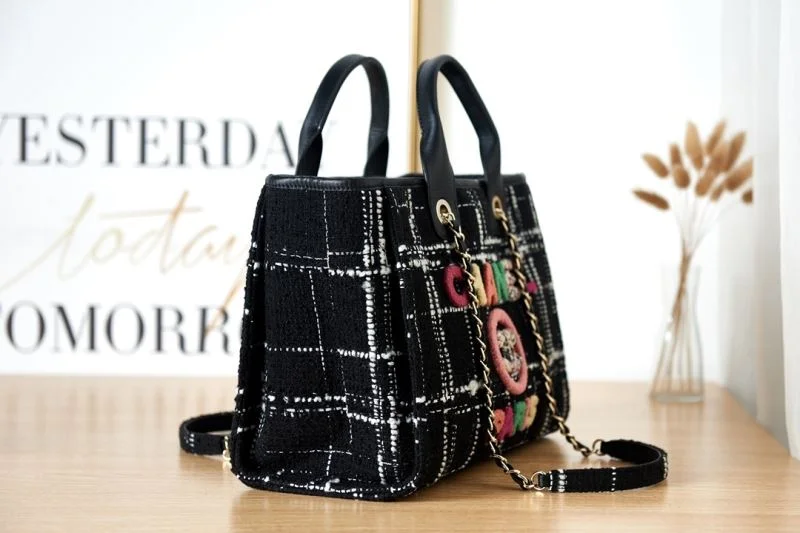 Stylish Chanel Shopping Bags 52679