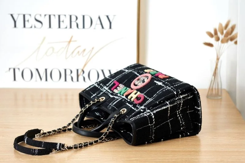 Stylish Chanel Shopping Bags 52679