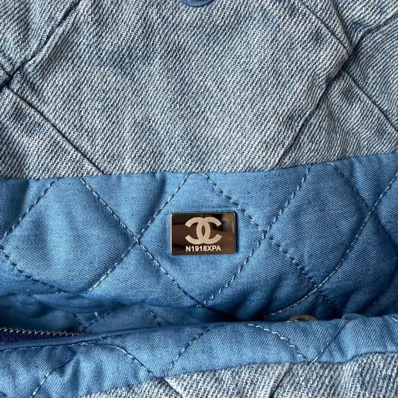 Chanel Shopping Bags Compact 52665