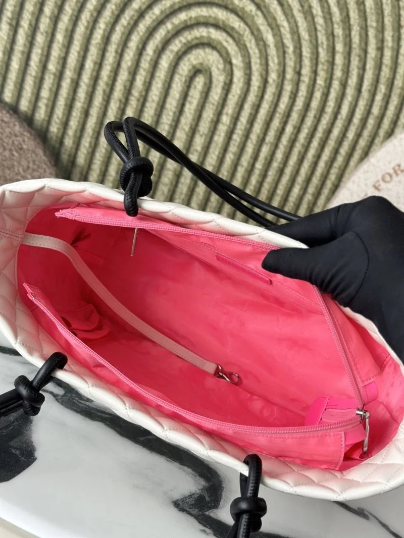Chanel Shopping Bags Premium 52560