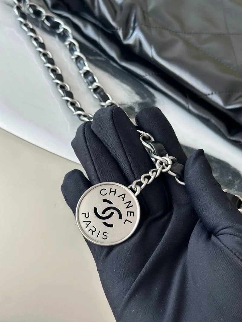 Chanel Shopping Bags ModernLook 52556
