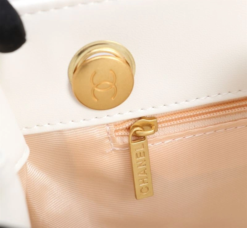 Chanel Shopping Bags ModernLook 86339