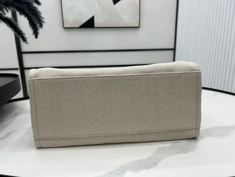 SunProtective Chanel Shopping Bags 54786