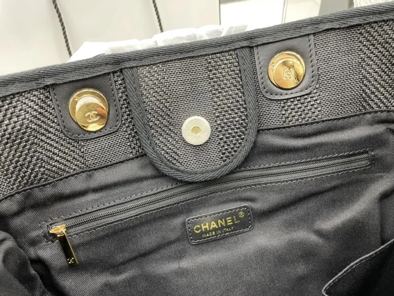 EyeCatching Chanel Shopping Bags 54787