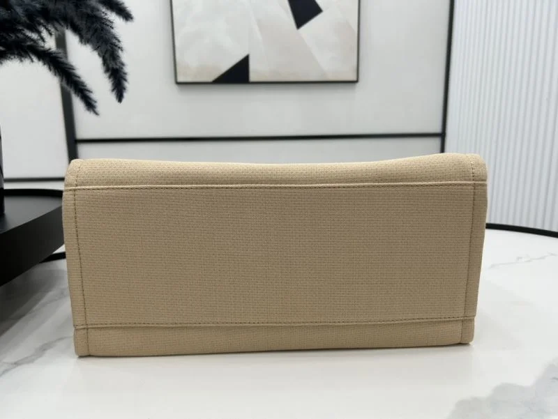 Sophisticated Chanel Shopping Bags 54765