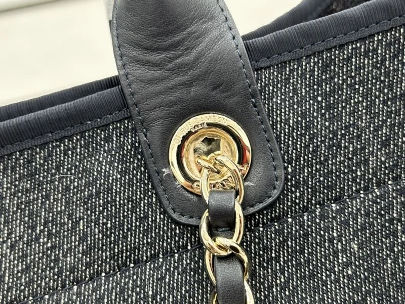 Effortless Chanel Shopping Bags 54763