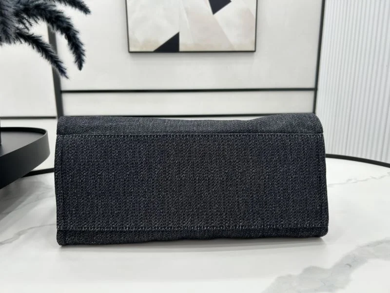 Effortless Chanel Shopping Bags 54763