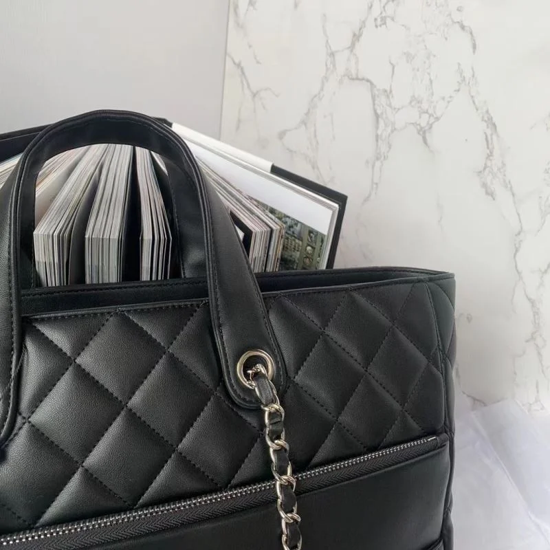 Versatile Chanel Shopping Bags 54718