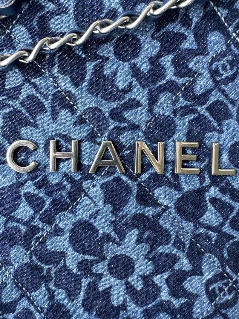 Compact Chanel Shopping Bags 54705