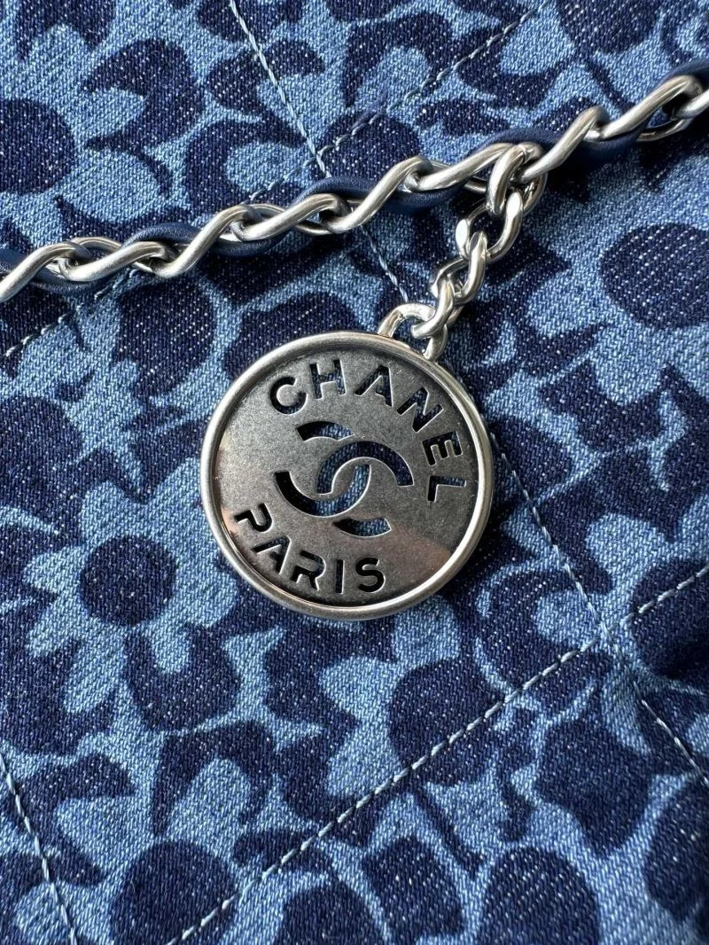 Compact Chanel Shopping Bags 54705