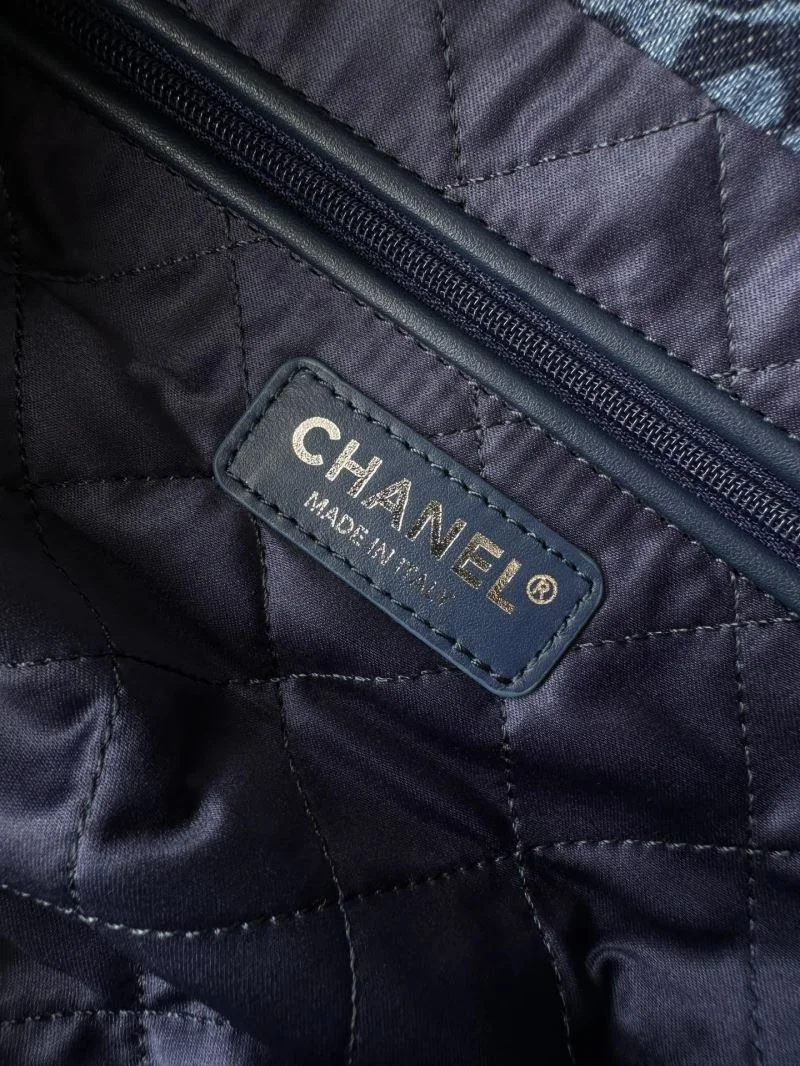 Compact Chanel Shopping Bags 54705
