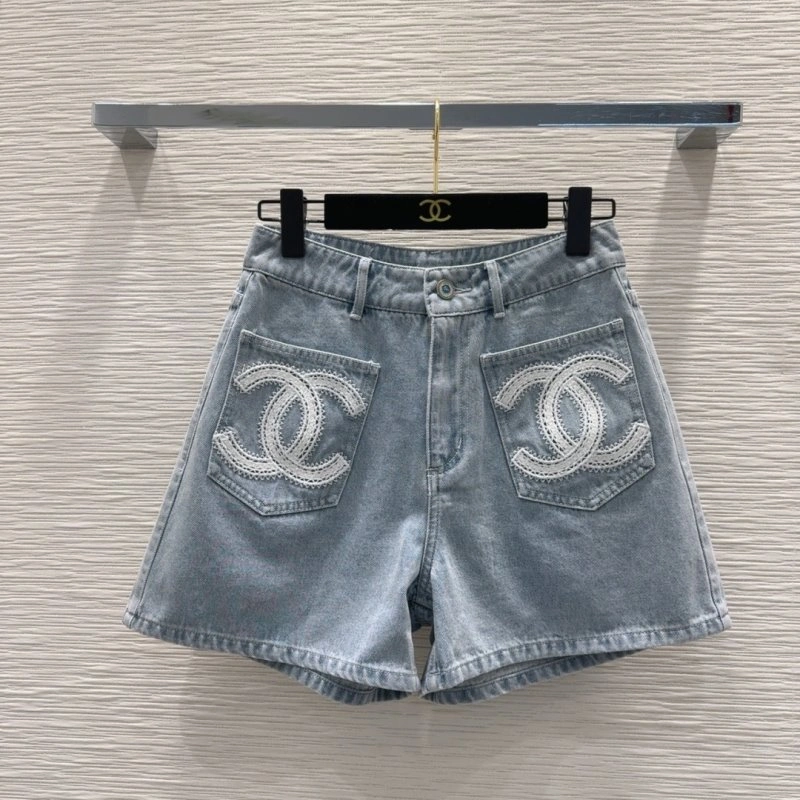 Chanel Short Pants Durable 108783