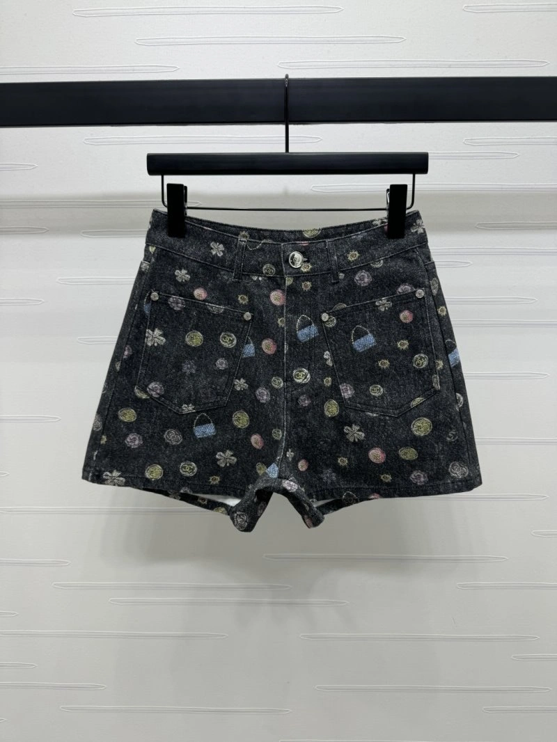 Chanel Short Pants Sophisticated 110419
