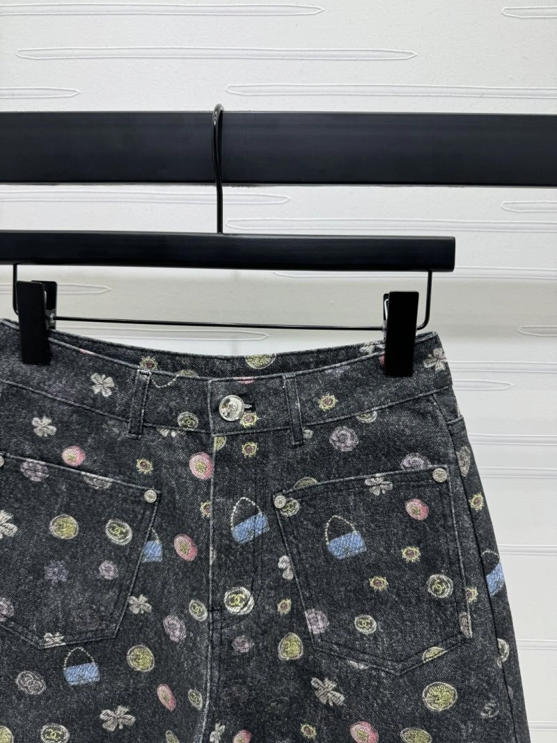 Chanel Short Pants Sophisticated 110419