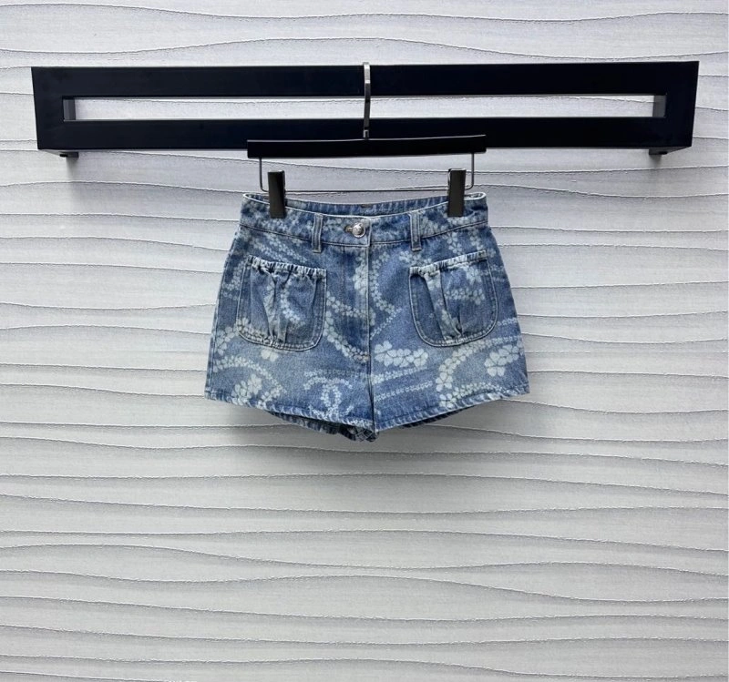 Chanel Short Pants Lightweight 108091